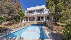 Villa for sale in Estepona