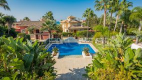Villa for sale in Las Chapas, Marbella Est