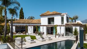 Villa for sale in El Herrojo, Benahavis