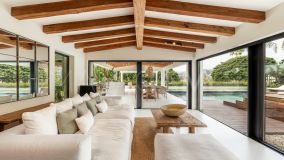 Villa for sale in Los Naranjos Golf, Nueva Andalucia