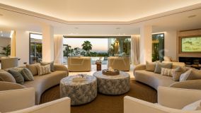 Villa for sale in El Herrojo, Benahavis