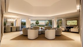 Villa for sale in El Herrojo, Benahavis