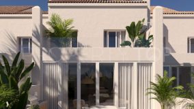 Casa Makani, Newly refurbished Townhouse in front line beach in Marbella