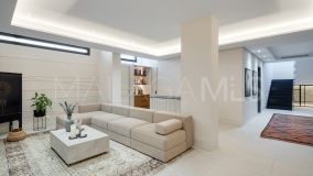Villa for sale in La Cerquilla, Nueva Andalucia
