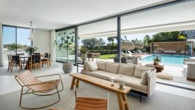 Villa for sale in La Cerquilla, Nueva Andalucia