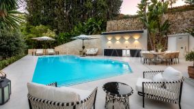 Villa for sale in El Herrojo, Benahavis