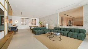 Villa for sale in Parcelas del Golf, Nueva Andalucia