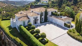 Villa zu verkaufen in El Madroñal, Benahavis