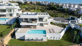 Villa for sale in La Resina Golf, Estepona East