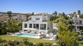 Villa for sale in El Paraiso, Estepona East