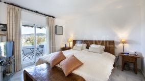 Villa for sale in Aloha, Nueva Andalucia