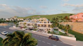 Villa de nueva construcción al borde del golf en Estepona