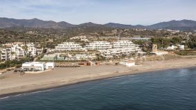 Villa for sale in Estepona East