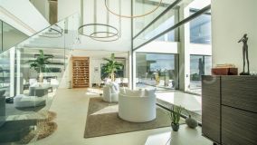 Villa for sale in La Alqueria, Benahavis