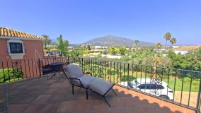 Villa for sale in Aloha, Nueva Andalucia