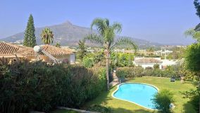 Villa for sale in Aloha, Nueva Andalucia