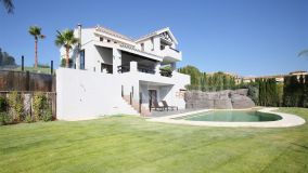 Villa en venta en La Resina Golf, Estepona Este