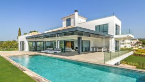 Recientemente completada Impresionante Villa de 6 habitaciones en Sotogrande con vistas al campo y al mar