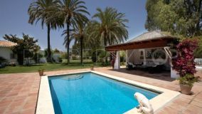 Buy villa with 6 bedrooms in Guadalmina Baja
