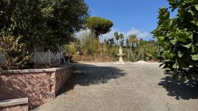 Villa for sale in El Paraiso, Estepona Est