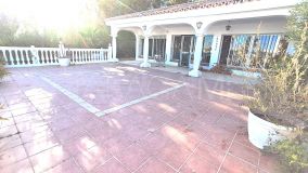 Villa for sale in El Paraiso, Estepona Est
