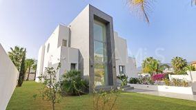 Villa for sale in Puerto del Capitan, Benahavis