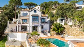 Villa for sale in El Madroñal, Benahavis