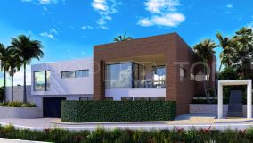 For sale villa with 4 bedrooms in Los Altos de los Monteros