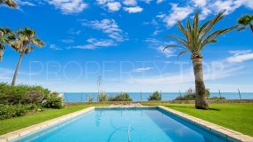 For sale villa in Estepona Playa with 6 bedrooms