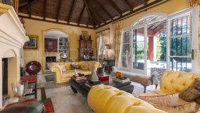 Villa for sale in Guadalmina Baja with 5 bedrooms