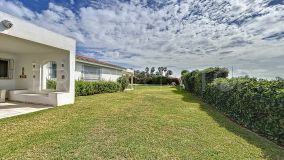 Villa en venta con 4 dormitorios en Guadalmina Baja
