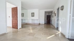 For sale 2 bedrooms apartment in Guadalmina Alta