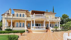 5 bedrooms villa for sale in Benahavis