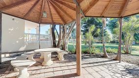 Villa for sale in La Resina Golf, Estepona Est