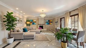 Villa for sale in La Resina Golf, Estepona Est