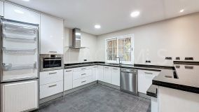 Villa for sale in La Resina Golf, Estepona Est