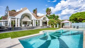 Villa de lujo única frente al campo de golf en venta en Aloha, Nueva Andalucía, Marbella