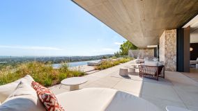 Villa for sale in El Herrojo, Benahavis