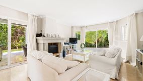 Villa for sale in Las Brisas, Nueva Andalucia