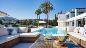 Oasis junto al Golf: Villa moderna con Piscina en Primera Línea de Golf en los Naranjos- Nueva Andalucía