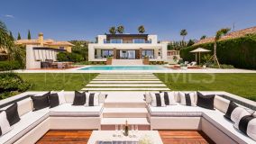 Villa en venta en Nueva Andalucia, Marbella