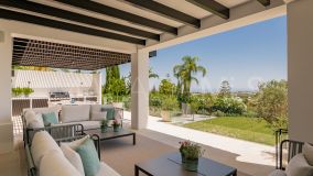 Villa for sale in La Cerquilla, Nueva Andalucia