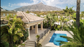 Classic-Style Villa for sale in the prestigious Golf Valley, Nueva Andalucia