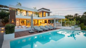 Moderna Villa de 5 Dormitorios con Piscina Infinity a un paso del Prestigioso Valle del Golf en Las Brisas- Nueva Andalucia