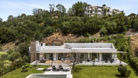 Villa for sale in Puerto del Almendro, Benahavis