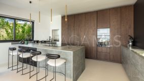 Villa for sale in El Herrojo, Benahavis