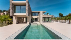 Villa for sale in Cortijo Blanco, San Pedro de Alcantara