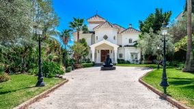 Villa for sale in Los Naranjos Golf, Nueva Andalucia