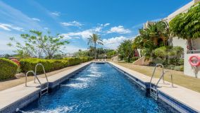 Precioso ático dúplex de lujo con vistas panorámicas al mar en Nueva Andalucía, Marbella