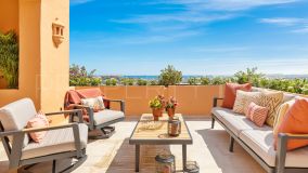 Superb renovated modern duplex penthouse with sea views in Los Belvederes, Nueva Andalucia, Marbella